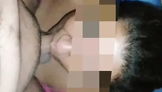 Yarağımı emerken çok seksi görünüyor