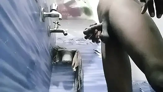 Girlfriend ko bathroom me lejakar badhiya se choda