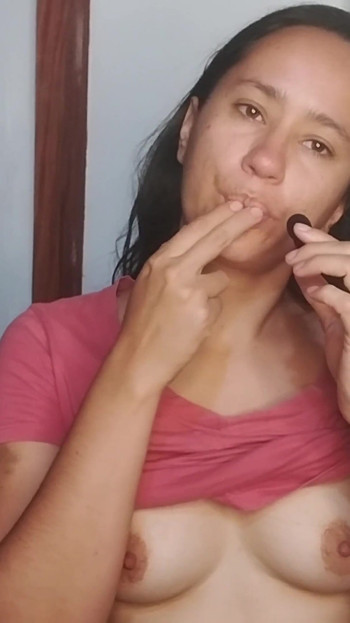 Your stepmother talks to you to pull your milk JOI in Spanish