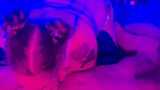 Настоящая подруга делает грязный минет с глубокой глоткой парню - домашнее любительское видео