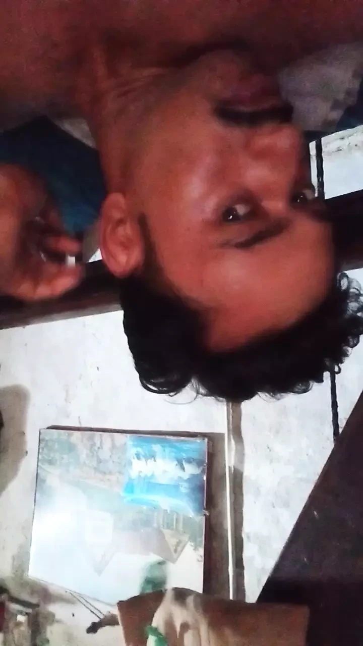 Le ragazze si fanno mostrare la vita indossando reggiseni piccoli solo mostrati che ti amo