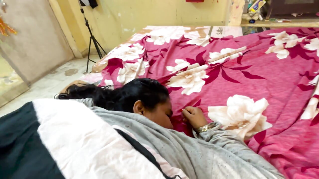 Bapa mertua mengongkek menantu perempuannya dengan keras sepanjang malam, desi keras