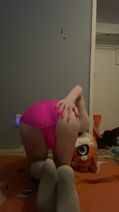 Foxie Likes Showing off His Butt