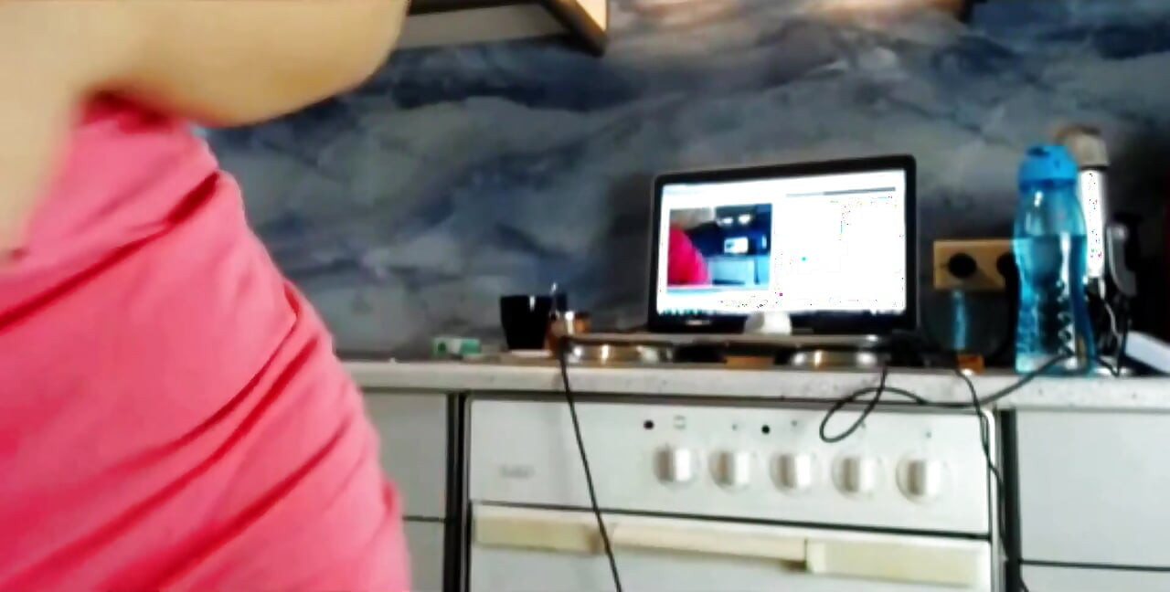 Sexydea показує дупу на веб-камеру в прямому ефірі