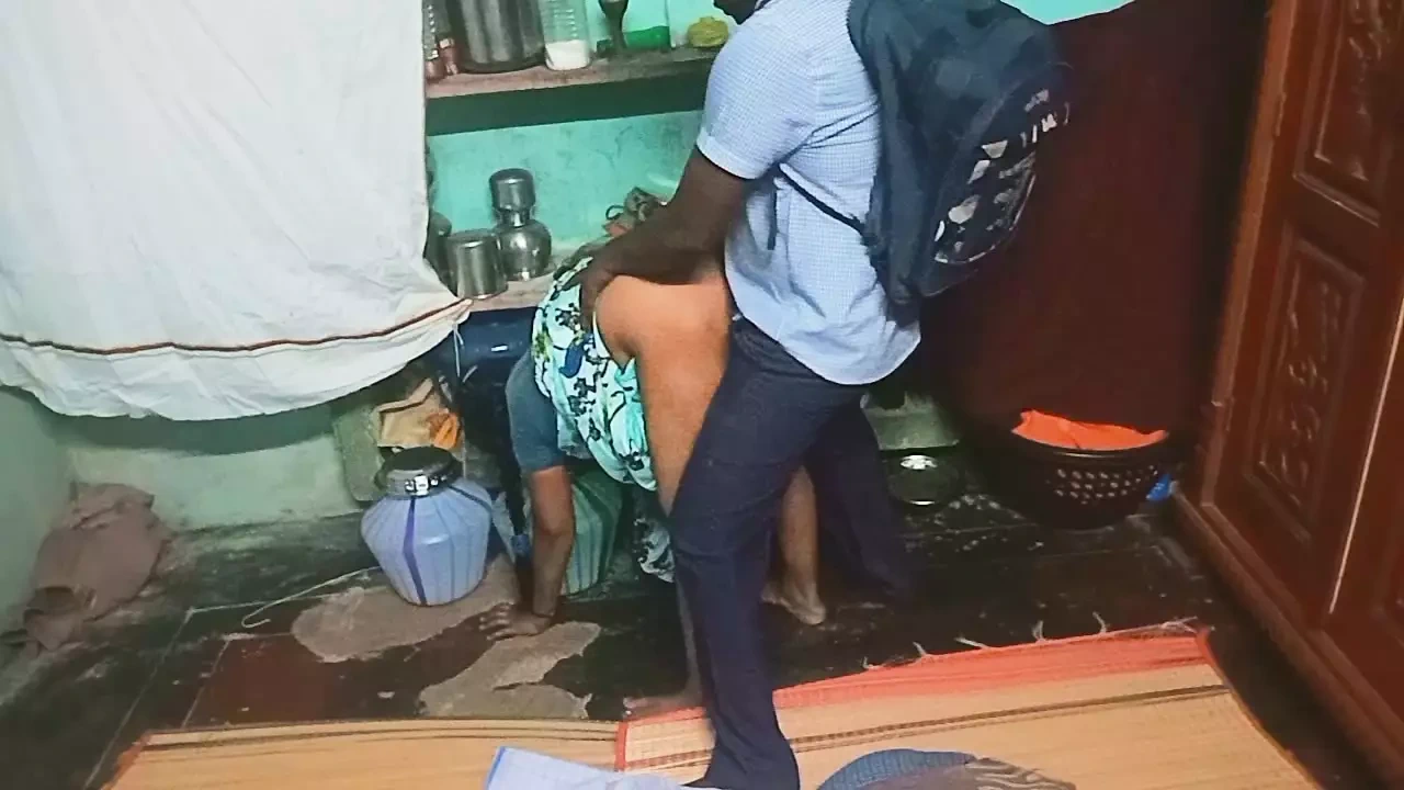 印度学生和泰米尔阿姨做爱