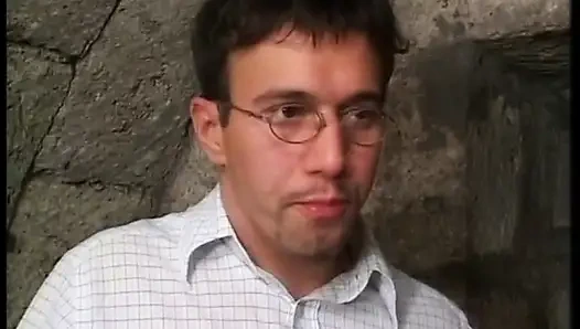 Dua gadis nakal dientot dan di kencing di mulut