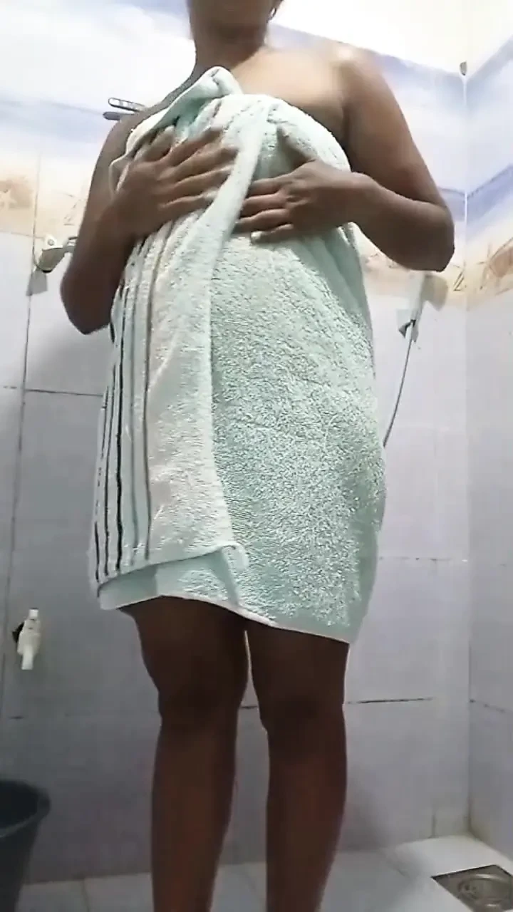 Sri lankan campus girl bathing