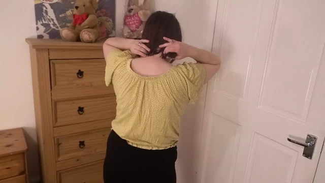 wife going braless under her shirt