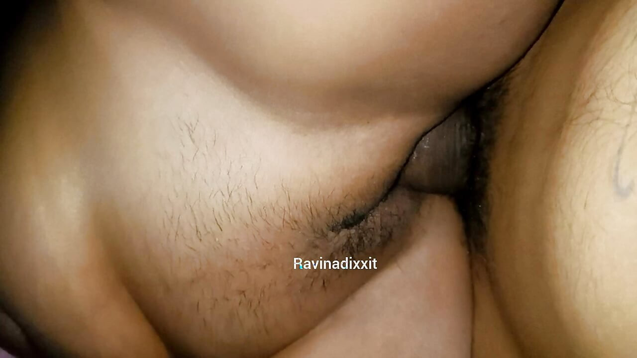 Ravina poesje gevingerd door haar baas nauwelijks met geile rit