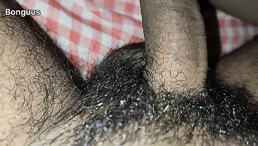 Bibi desi berbagi tempat tidur aku menyetubuhi memeknya di softcore malam - close up