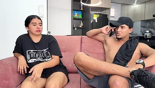 Пока куколд моего мужа делает обед, латинскую шлюшку трахает незнакомец, пока он не кончит в ее киску