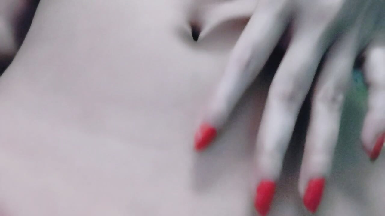 Fată de 18 ani desi vlogs