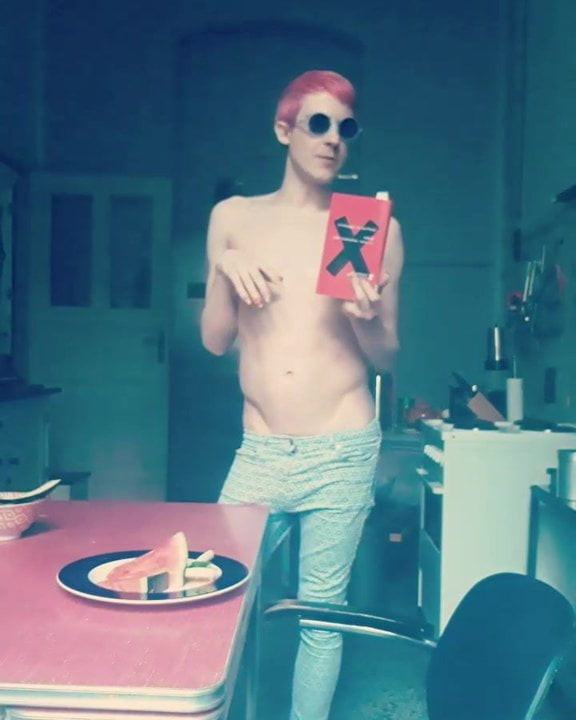 Twink je uvijek gladan sirovog kurca