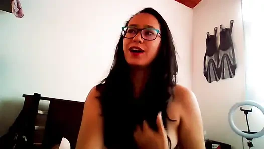 Üniversiteli kız oda arkadaşı tarafından sikiliyor