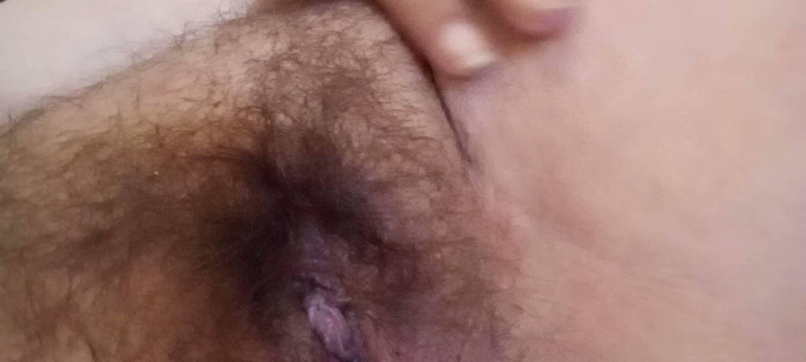 Berani lihat dalamnya.. Vagina berbulu