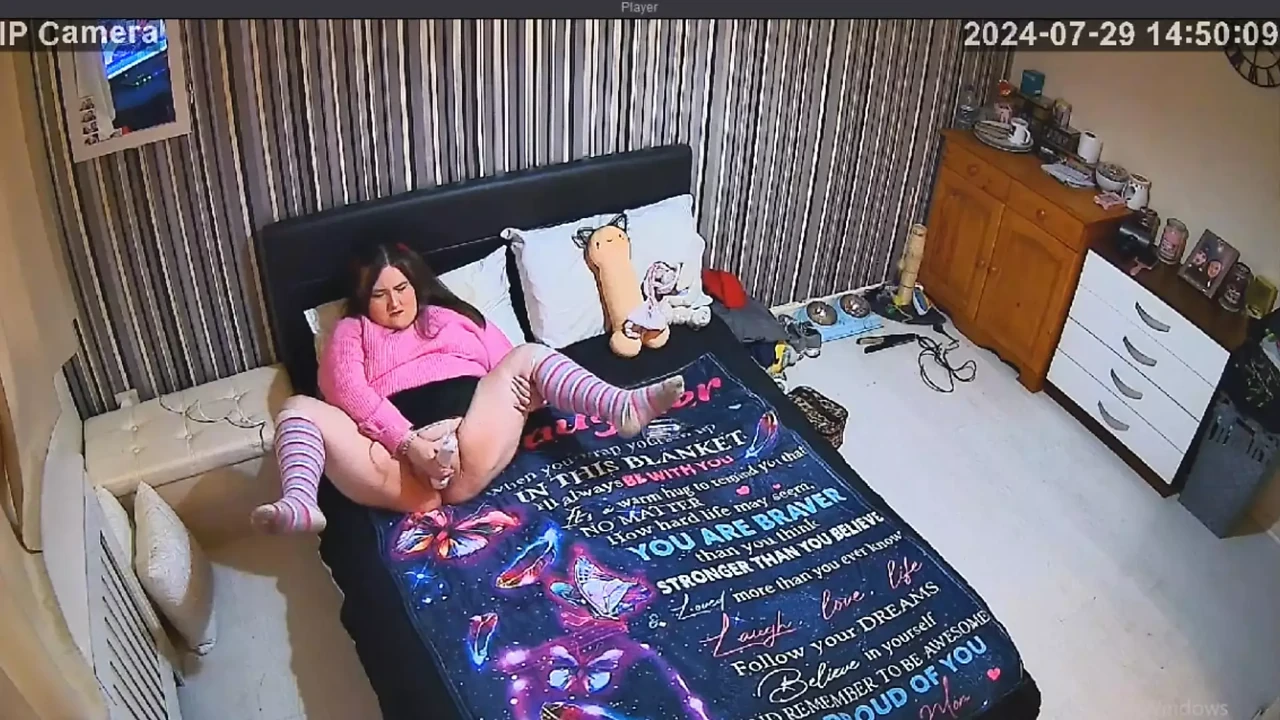 Chubby Girl On Camera Seen Orgasming And Cumming