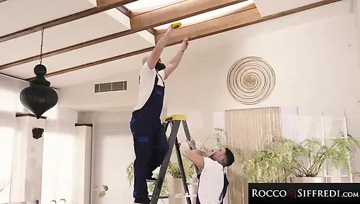 Rocco siffredi - cewek seksi dengan lingerie seksi dientot habis-habisan sama kru dengan lingerie seksi