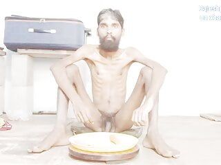 सेक्सी पतला शरीर राजेशप्लेबॉय 993 गाजर भाग खा रहा है 1. सुंदर चेहरा गर्म लड़का खाना खाने वाला वीडियो।