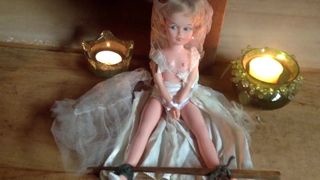 18-летняя кукла-невеста в бондаже