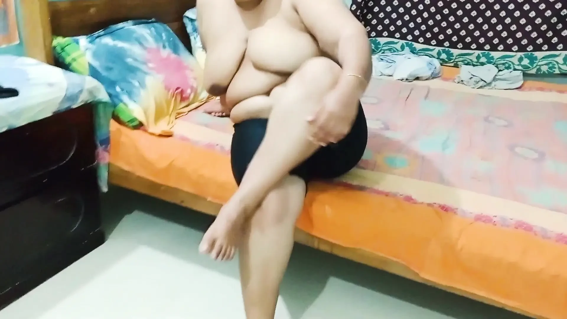 Bangladeshi sexy kotha bhabi malta kora purai gutum gutum 🫣