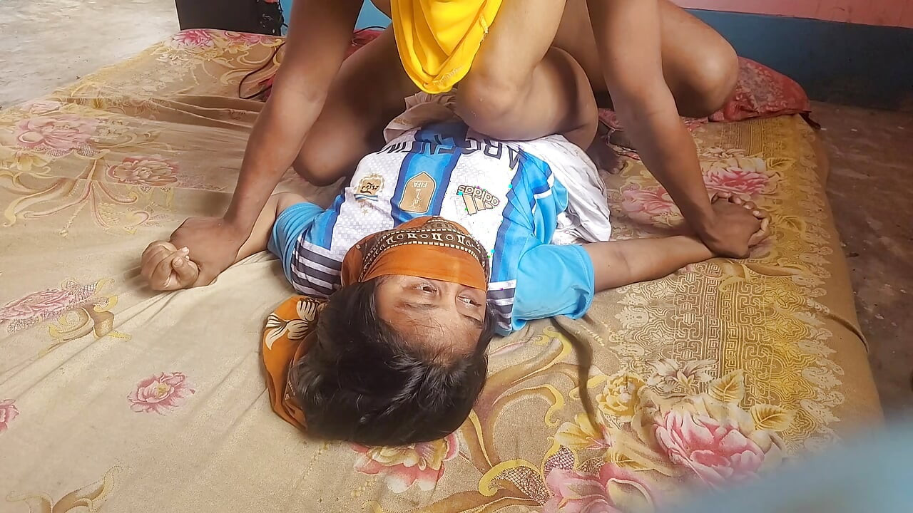 Viral video of a sexy Bangladeshi Argentina supporter wearing a dhoti