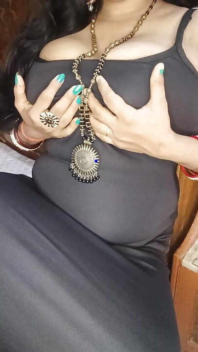 Indian bbw wife showing her figure clear hindi audio fantasy