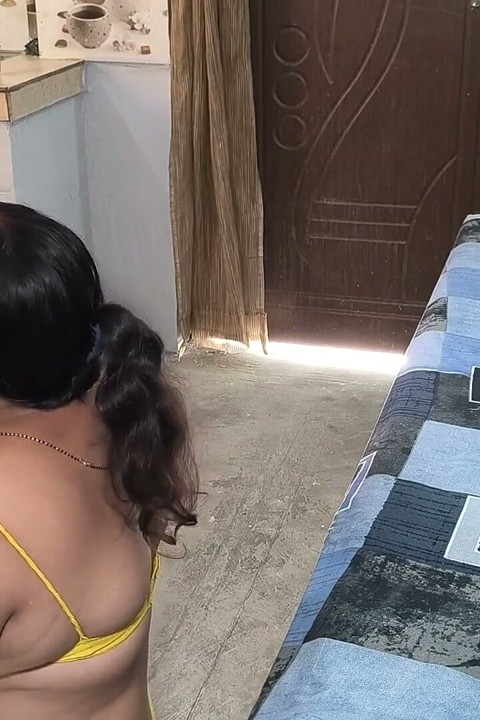 Amcığının içine yarak emiyor