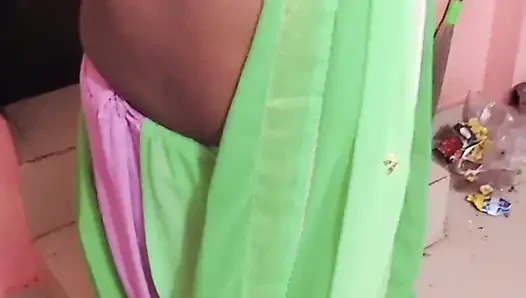 Hintli tamil sürtük evli kadın renu sutyensiz bluz ve külotsuz minyon sari gizli sevgilisi için azdırıyor! Indianhotwifex