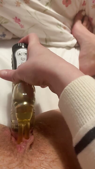 Cette MILF excitée n’a que quelques minutes seule alors elle s’assure qu’elle jouit fort vite (siennasecrets)