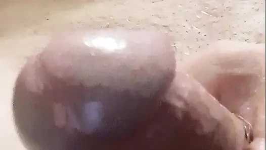 Dilinize büyük miktarda precum