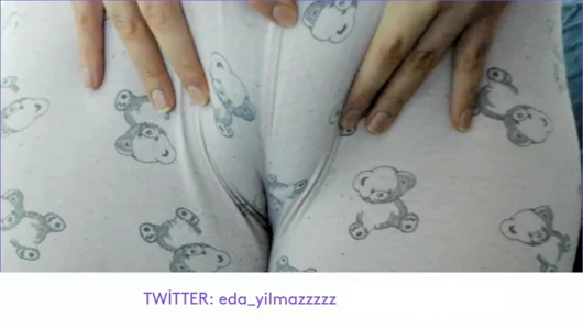 CAMELTOE- SWOLLEN PUSSY- MASTURBATE WITH PAJAMAS