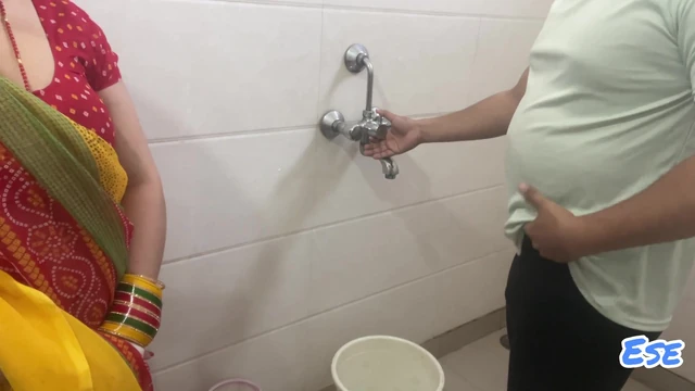 Bhabhi Call the Neighour to Fix her Shower and Pussy