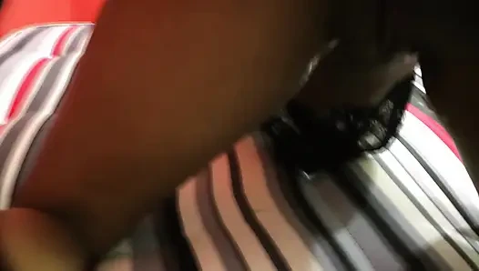 Güzel Siyah Öğrenci Oyuncu Seçimi Yapıyor