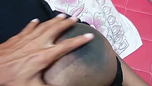 Индийская тетушка с большими сиськами трахается с молодым мужчиной с большим членом