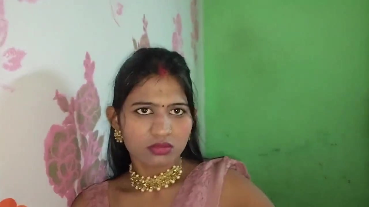 年轻的继兄在看到热辣小嫂的美丽后变得很难