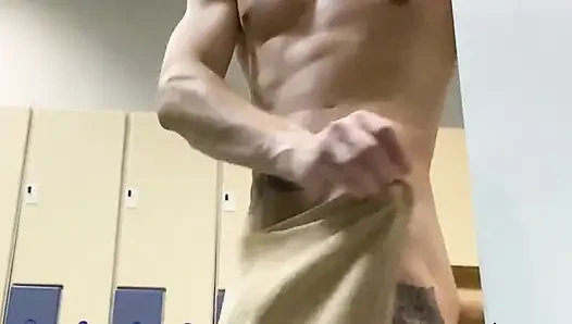 Eğitimden sonra, senin için duşa nasıl girdiğimi bir video çekmeye karar verdim