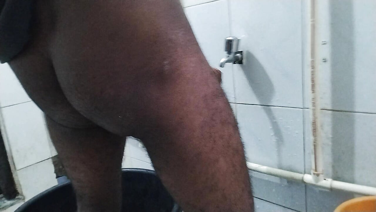 Gay indio folla con baño en mano