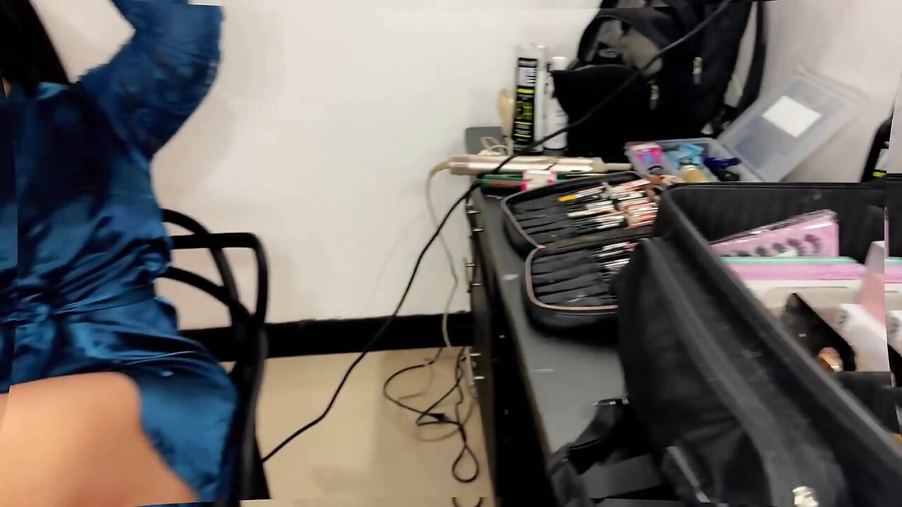 He Pretended to Be a Gay Makeup Artist and I Ended up Sucking His Huge Cock and Full of His Milk