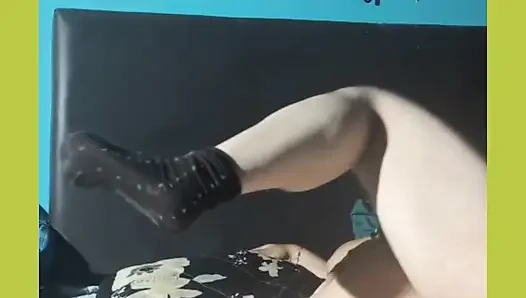 Aku serahkan semua bunganya pada bibi tiriku yang masih perawan!