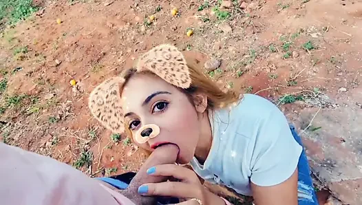 Blonde Latina Lutscht Schwanz