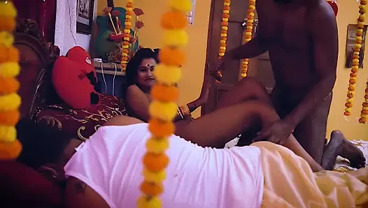 Suhagraat me pati ko behoshh karke boyfriend se chudwae