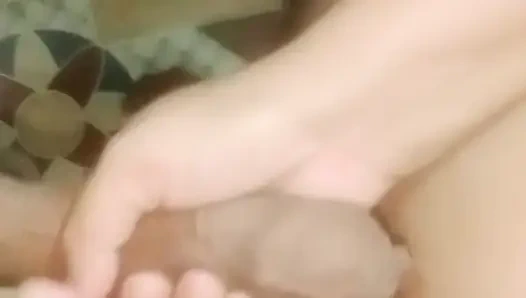 Freundin fickt zu hause versehentlicher creampie drinnen