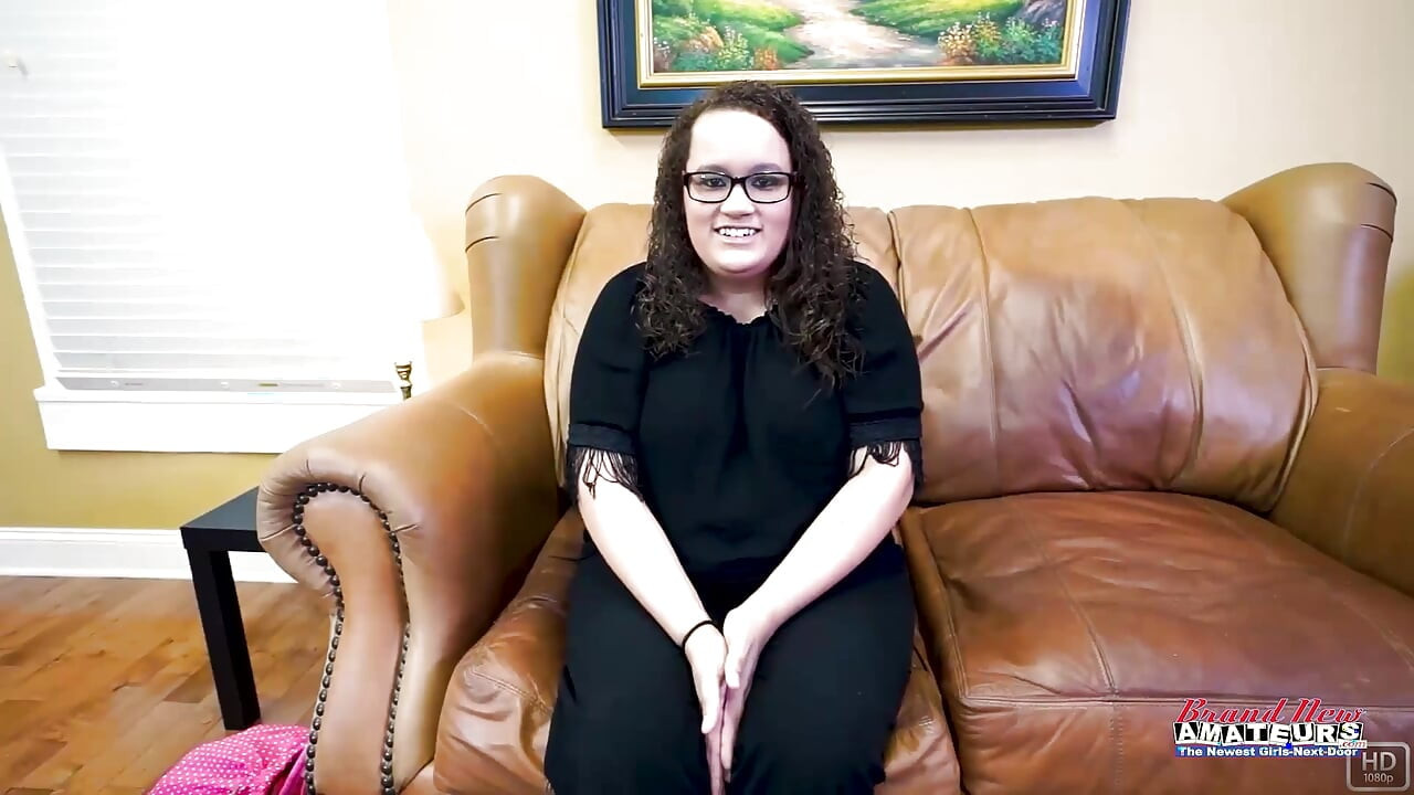 Διασκέδαση διακοπών με τη γοητευτική Harper B να απολαμβάνει γλάσο με χύσια!