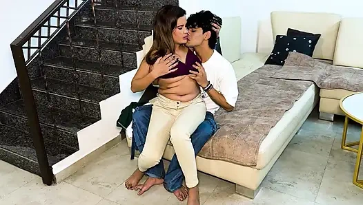 Kız arkadaş ne bulaya erkek arkadaş ko ghar par