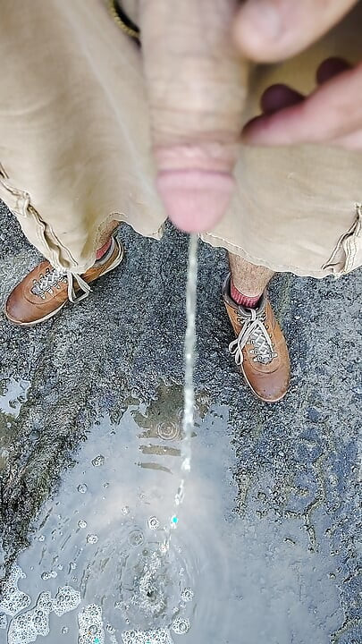 Pisse flaque d’eau