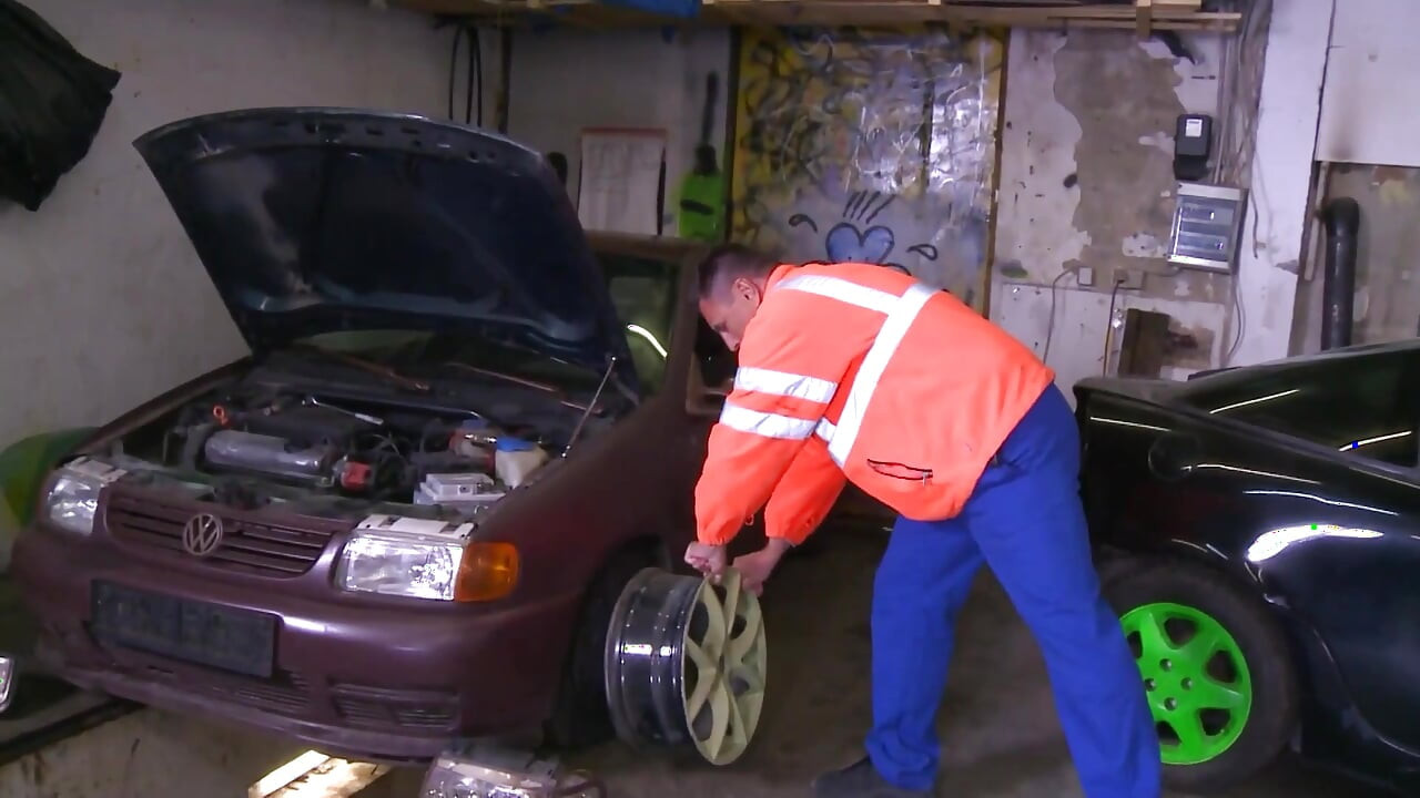 Isot tissit blondi vitun whit automekaanikko autossa... Sperma suuhun