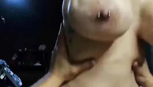 Tante seksi toket besar dientot habis-habisan sampai dicrot di muka