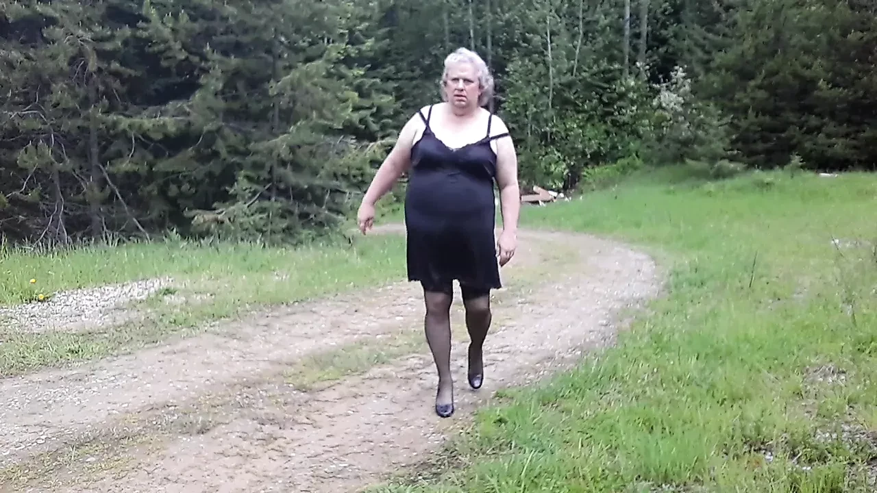 Walking outside and I pee my panties