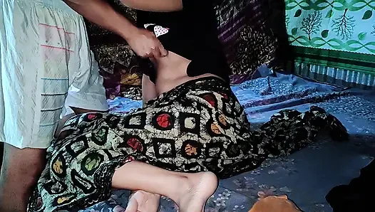 Pacarku nggak bisa berhenti menatapku malam ini
