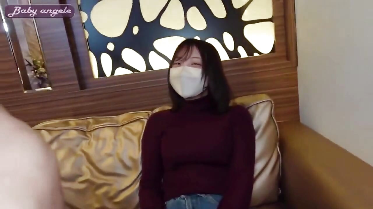 찐 아마추어. 화끈한 첫 만남에서 진정한 반응을 보여주는 밝은 미소의 미녀